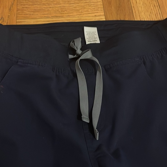 Figs Kade Cargo Scrub Trousers™ Small Tall Navy Blue - Picture 5 of 6